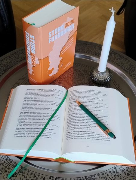 om-stora-fondboken-bild